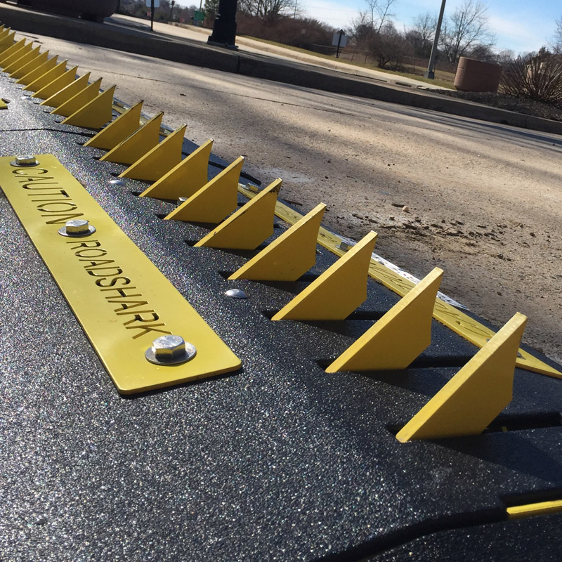 ROADSHARK Tiger-Teeth 48" Traffic Spikes